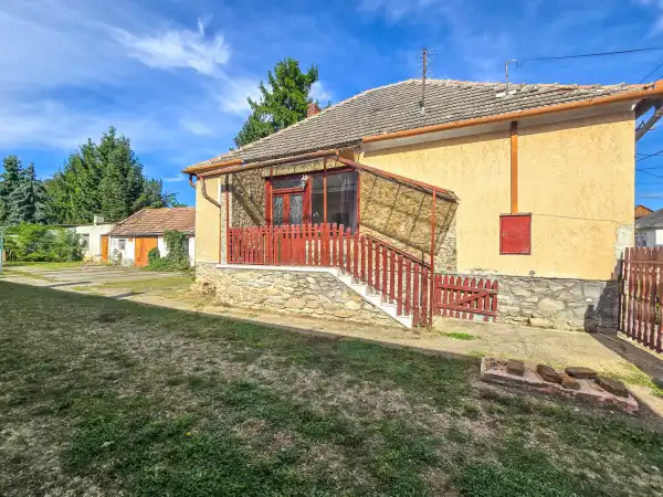 Eladó családi ház, Csepreg 3 szoba 100 m² 34.9 M Ft