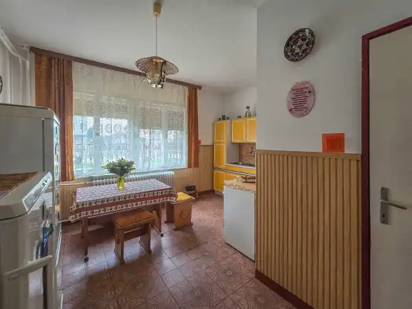 Eladó családi ház, Csorna 4 szoba 200 m² 49 M Ft