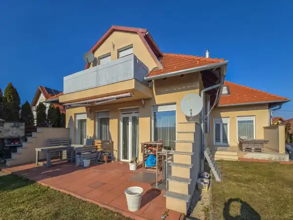 Eladó családi ház, Harka 8+1 szoba 268 m² 188 M Ft