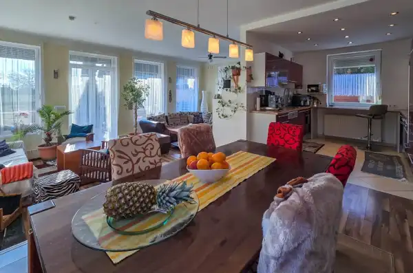 Eladó családi ház, Harka 8+1 szoba 268 m² 188 M Ft