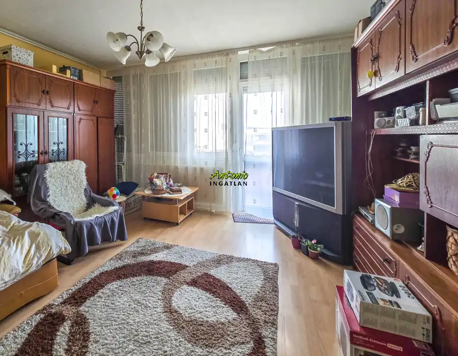 eladó panellakás, Sopron