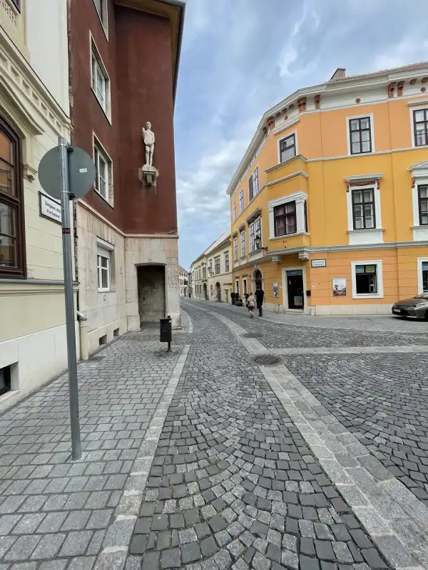 Eladó téglalakás, Sopron 2 szoba 64 m² 59.9 M Ft