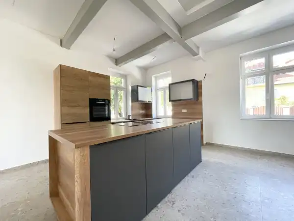 Eladó villa, Sopron 6 szoba 295 m² 245 M Ft